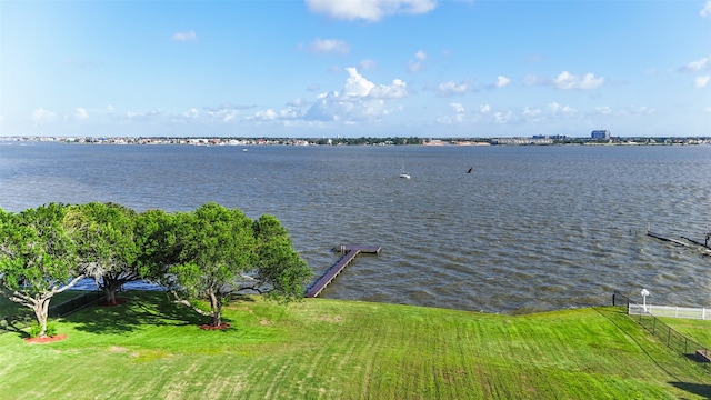 Listing photo 2 for 105 Mockingbird Ln, Seabrook TX 77586