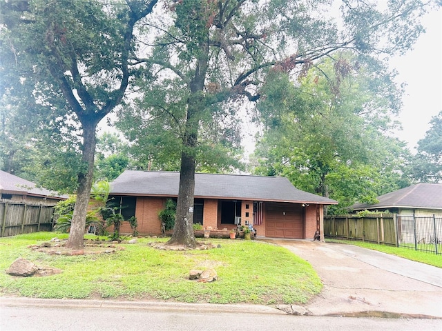 view of front of home featuring a front lawn and a garage