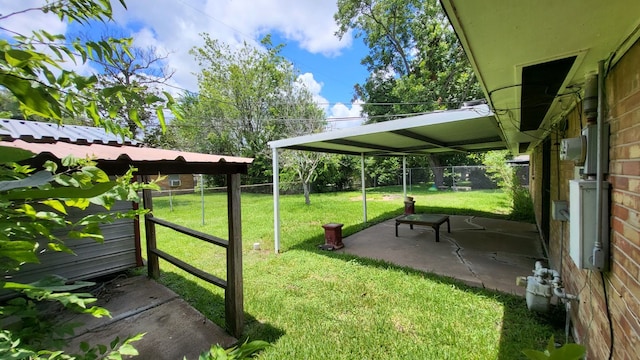 view of yard featuring a patio area