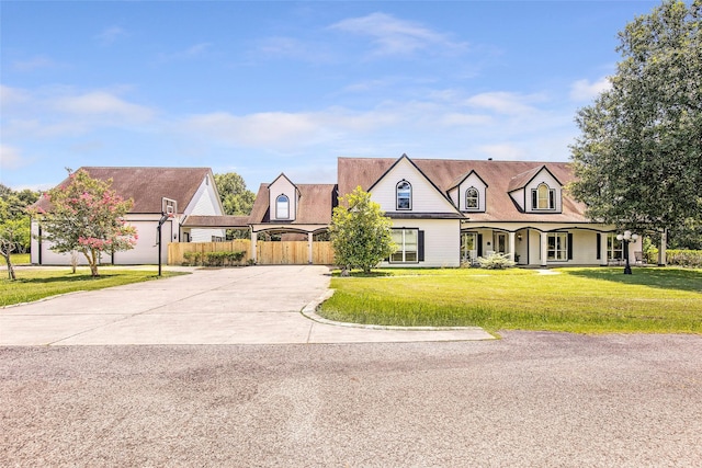 cape cod home featuring a front lawn