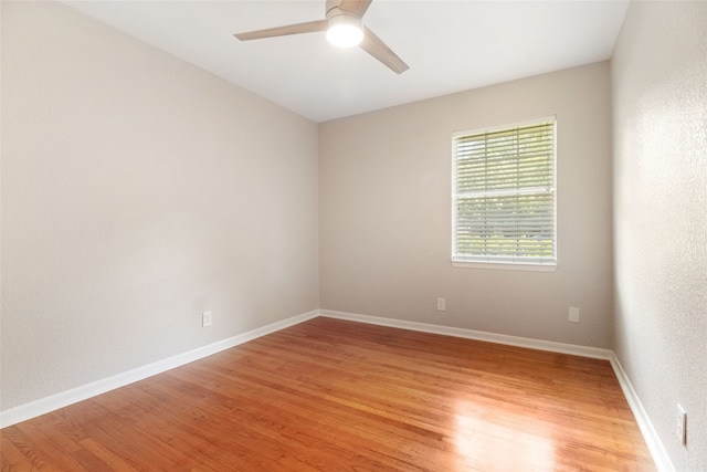 empty room featuring light hardwood / wood-style floors and ceiling fan