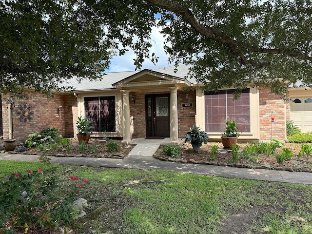 view of front of house featuring a garage