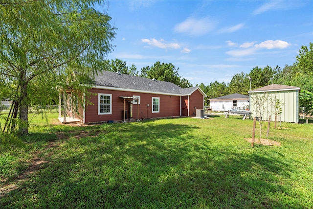 back of house featuring a yard