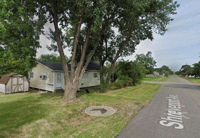 801 13th St, Port Arthur, TX 77640 - view of asphalt road featuring entry steps