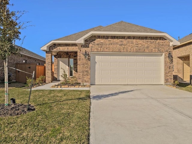 view of front facade featuring a garage and a front yard