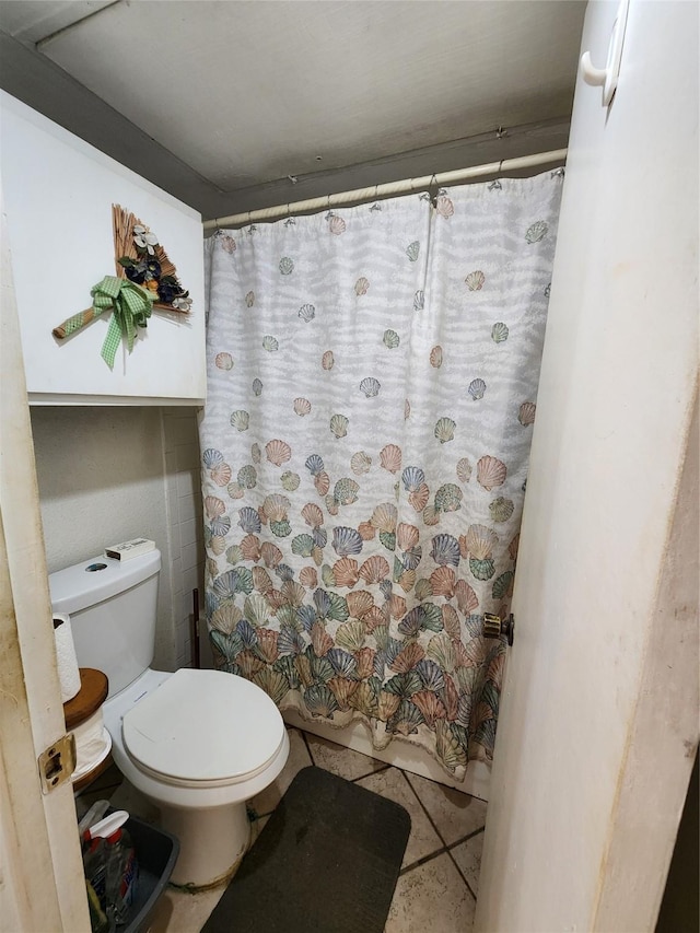 full bathroom with toilet