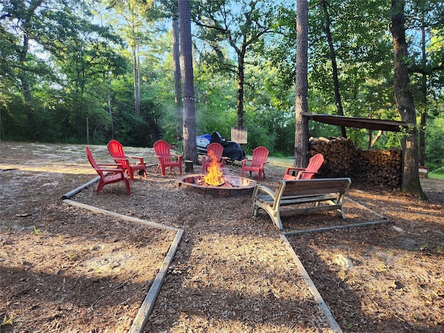 view of yard featuring a fire pit