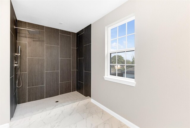 bathroom featuring tiled shower