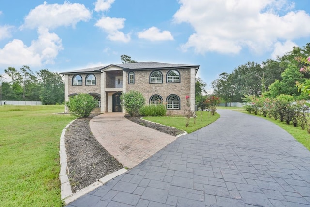 view of front facade with a front lawn