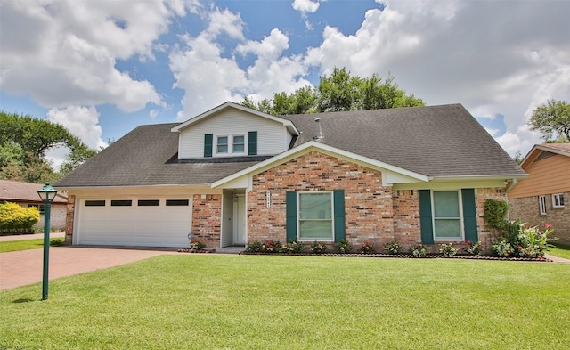 view of front of property featuring a front lawn and a garage