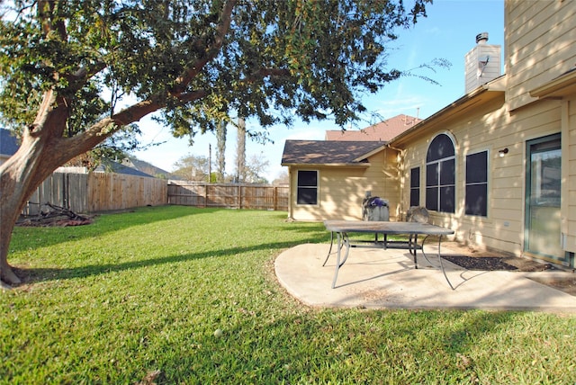 view of yard with a patio