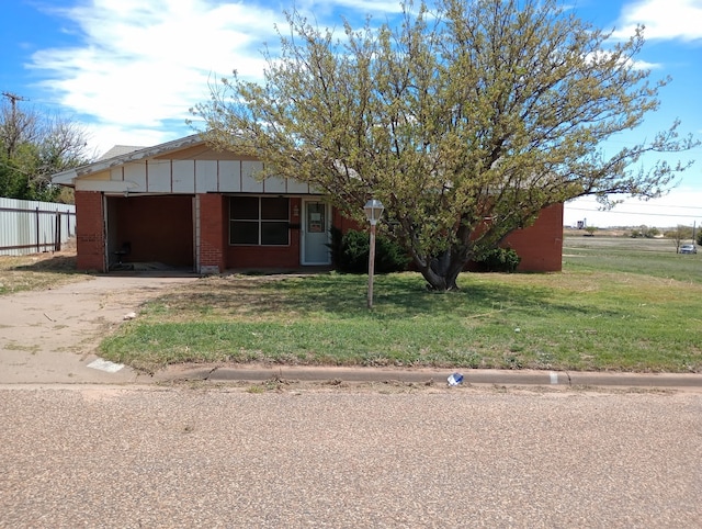 view of front of house featuring a front yard