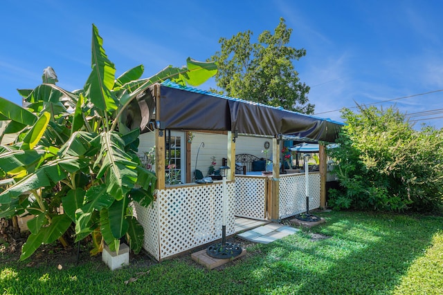 view of side of property featuring a yard