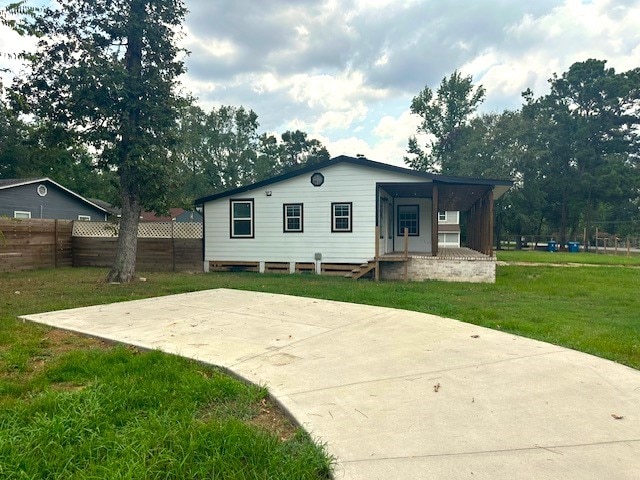 back of house featuring a yard