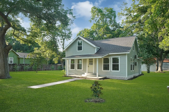 view of front of property featuring a porch and a front yard