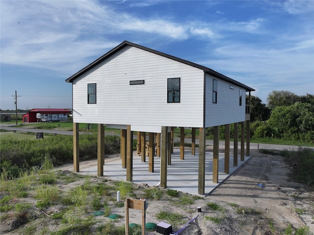 exterior space featuring a carport