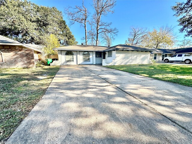 ranch-style home with a front yard