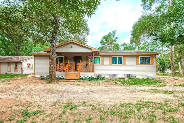 ranch-style home with a porch