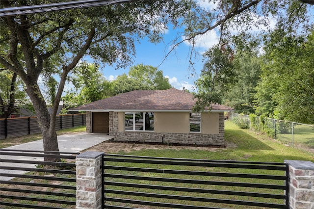 view of front of house with a front yard