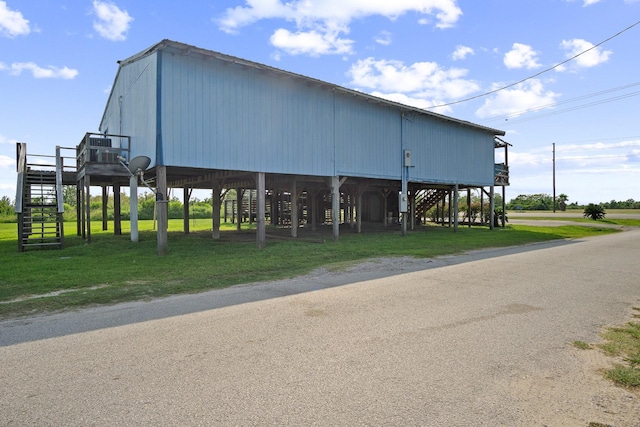 exterior space featuring a lawn