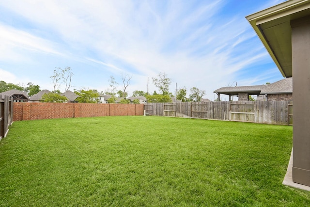 view of yard featuring a fenced backyard