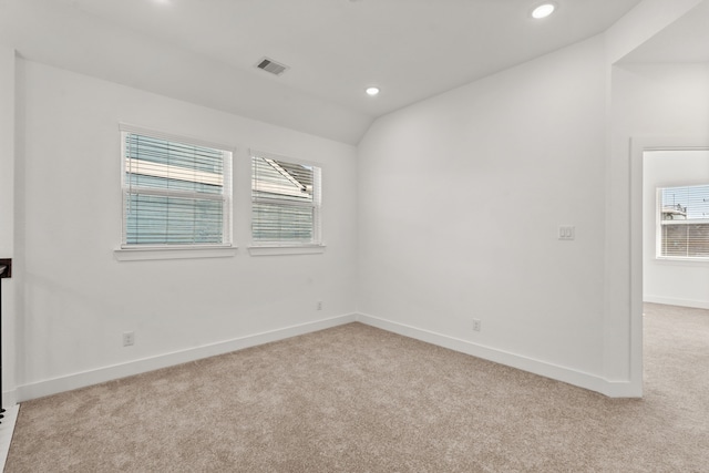 unfurnished room with light carpet, plenty of natural light, visible vents, and recessed lighting