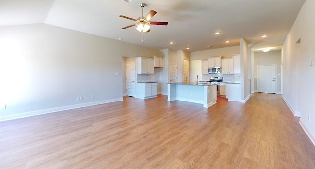 kitchen with white cabinetry, a kitchen island with sink, ceiling fan, light hardwood / wood-style floors, and stainless steel appliances