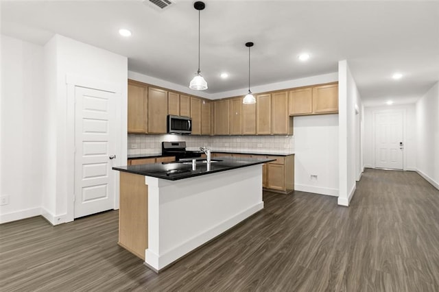 kitchen with stainless steel appliances, backsplash, dark hardwood / wood-style flooring, pendant lighting, and a kitchen island with sink