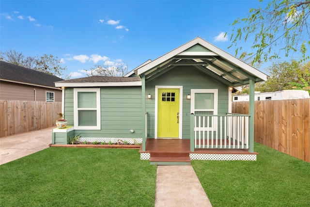 view of front of property with a front yard