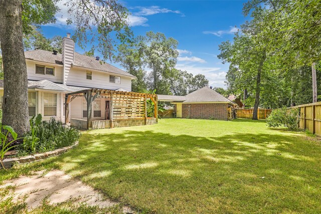 view of yard featuring a pergola