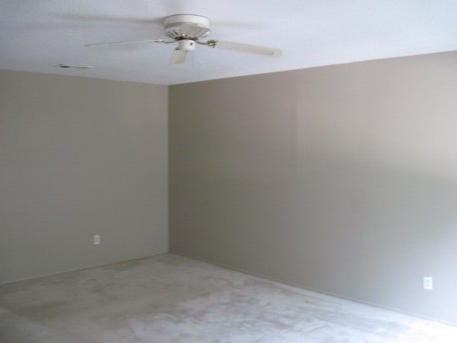 unfurnished room featuring carpet and ceiling fan