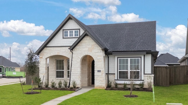 view of front facade featuring a front lawn