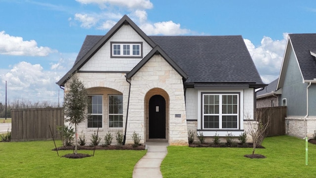 view of front of house featuring a front lawn