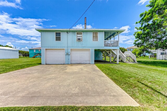 view of front of house featuring a front lawn and a garage