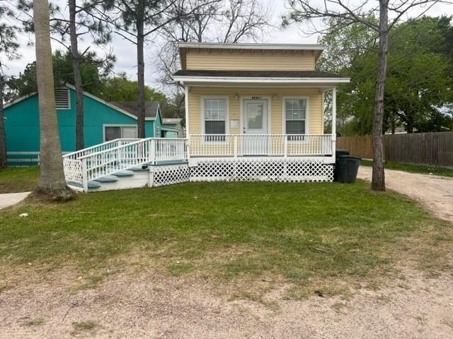 view of front of property with a front lawn and a porch