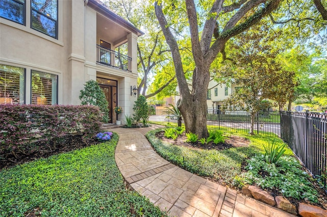 view of yard with a balcony