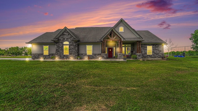 craftsman house featuring a lawn