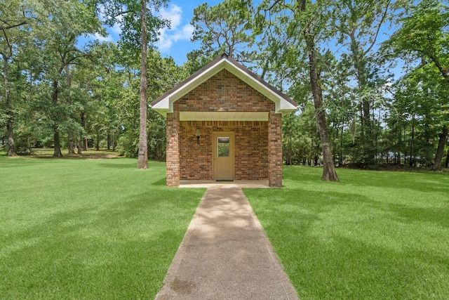 view of home's community featuring a lawn