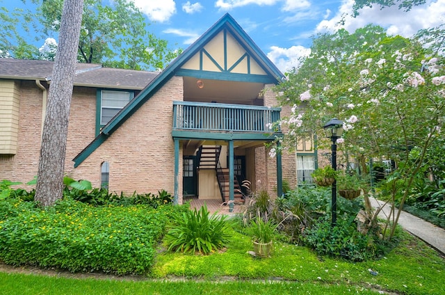 view of front of house featuring a balcony