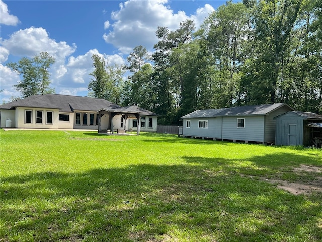 view of yard featuring a storage shed