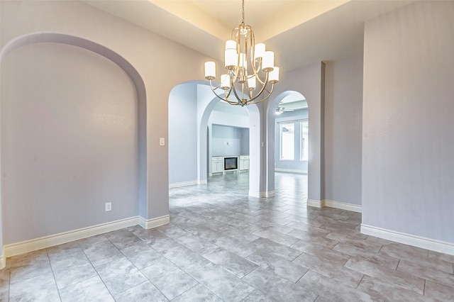 spare room with light tile flooring and an inviting chandelier