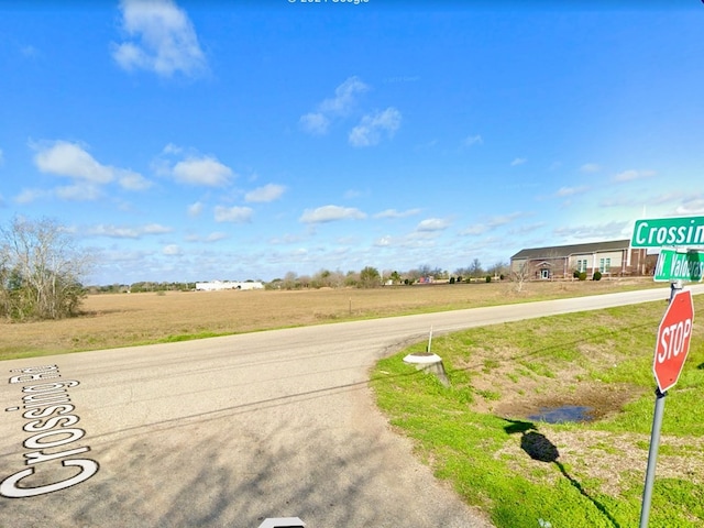 Listing photo 3 for 1 N Valderas, Angleton TX 77515