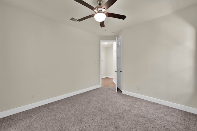 carpeted empty room featuring ceiling fan