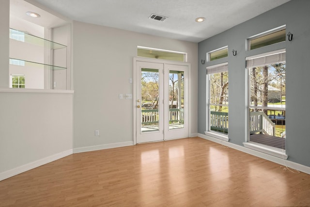 interior space with baseboards, visible vents, wood finished floors, and recessed lighting