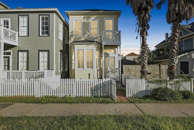 view of front facade with a fenced front yard