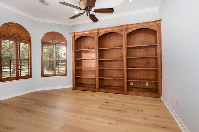 empty room featuring crown molding, light hardwood / wood-style floors, and ceiling fan