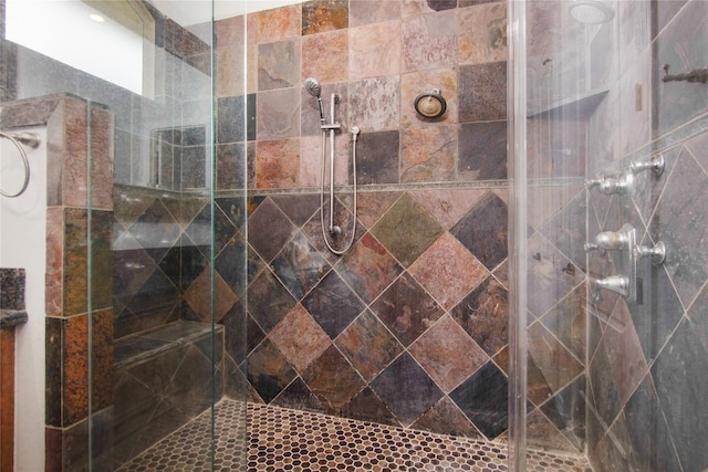 bathroom featuring tiled shower