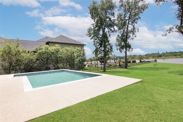 view of swimming pool with a yard