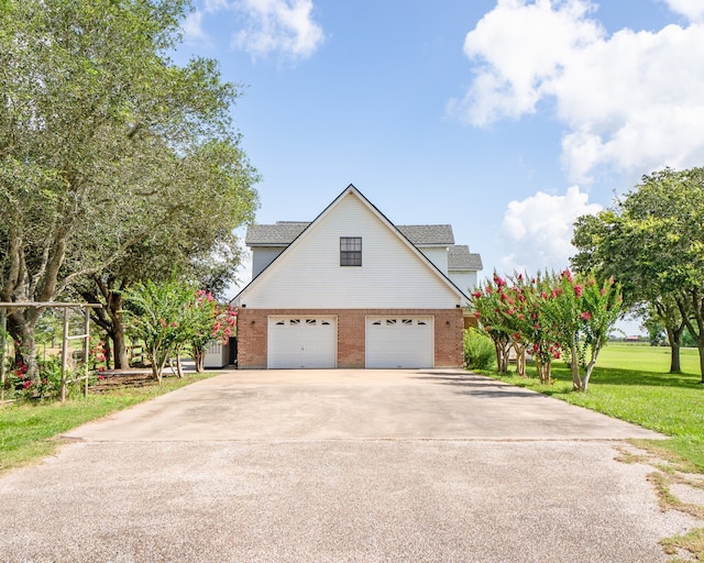 view of front property featuring a garage and a front yard