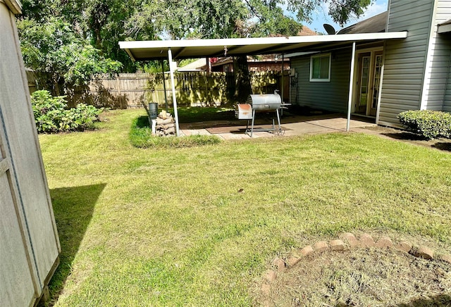 view of yard featuring a patio area